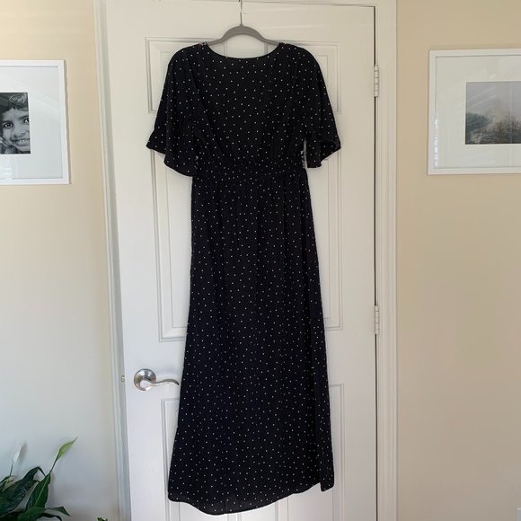 Elegant Black Maxi Dress with Embroidered Details - Picture 9 of 9